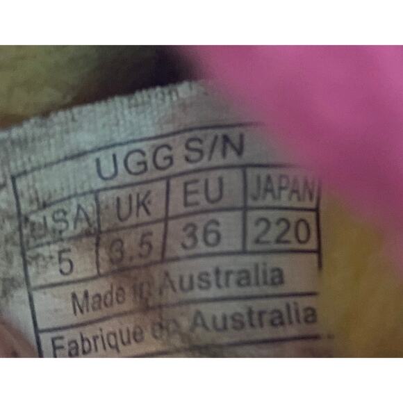 UGG WOMEN 5 FLUFF YEAH SLIDE PRIDE RAINBOW YELLOW SHEEPSKIN  SLIPPERS SANDAL - Picture 6 of 6